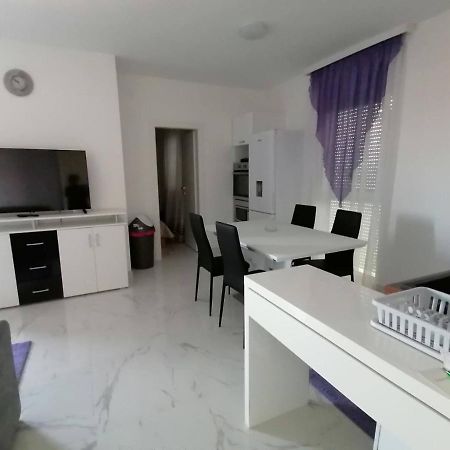 Vila Slavica Vir Exterior foto